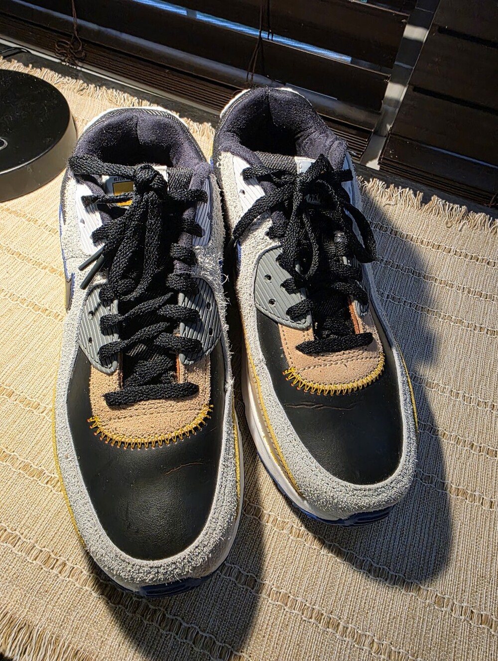 Nike Air Max Low-Top Sneaker in Black, Gray & Tan Size 8 - Picture 4 of 8